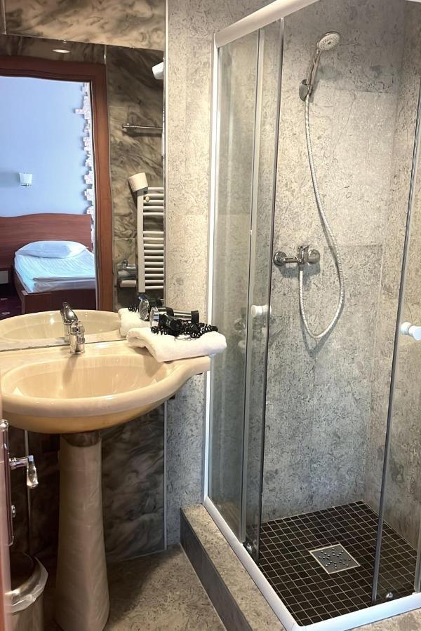 Hotel Sungarden Salin Турда Экстерьер фото