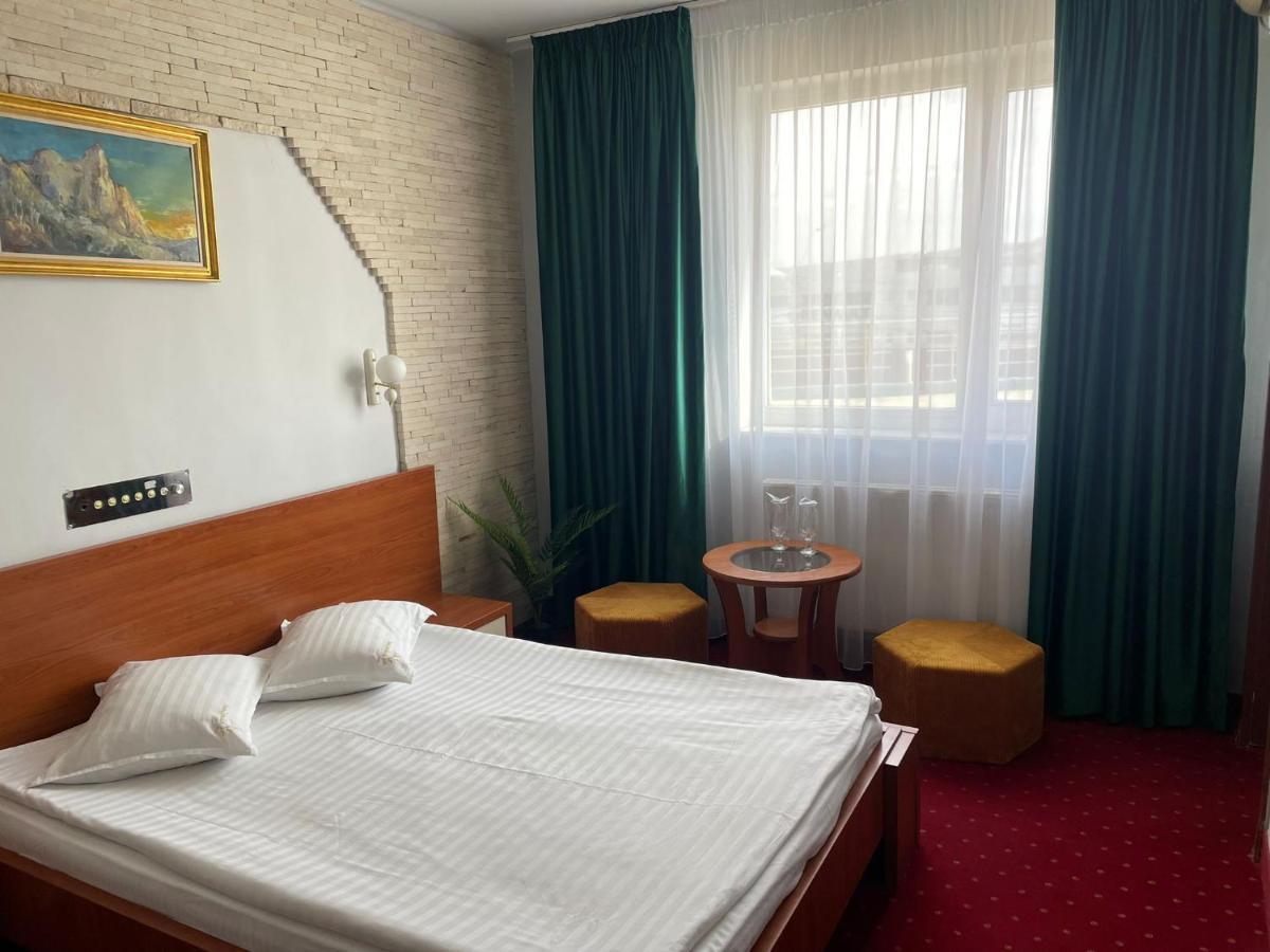 Hotel Sungarden Salin Турда Экстерьер фото