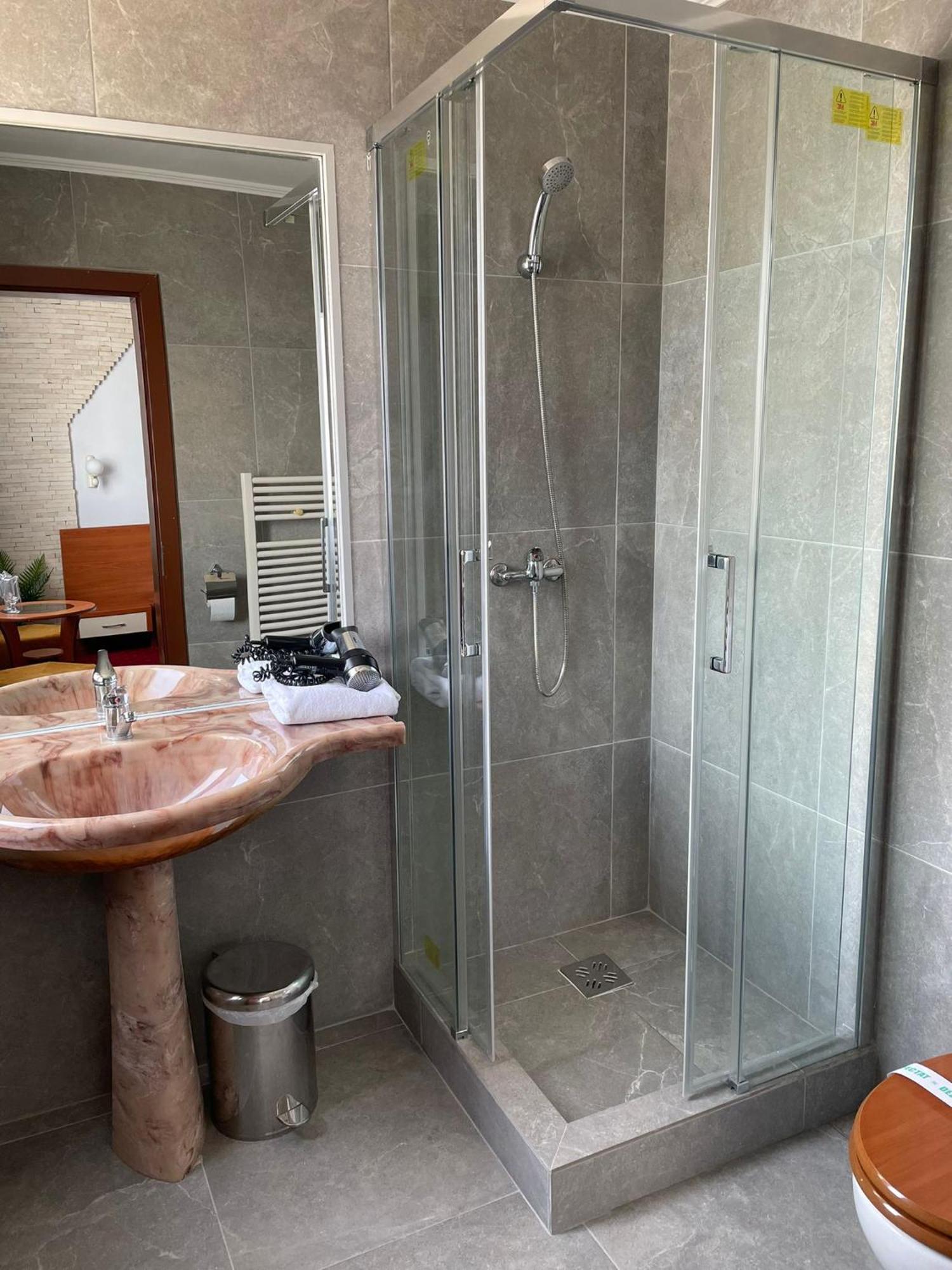 Hotel Sungarden Salin Турда Экстерьер фото